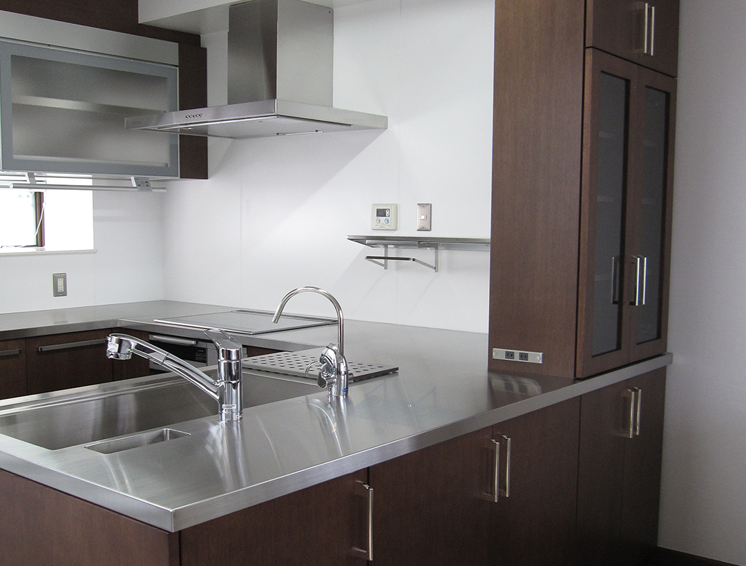 シンクをリビング側に移してコミュニケーションキッチン